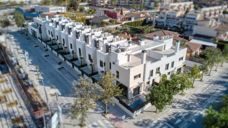 "Los Álamos" es una promoción de viviendas de obra nueva ubicada en San Juan de Alicante